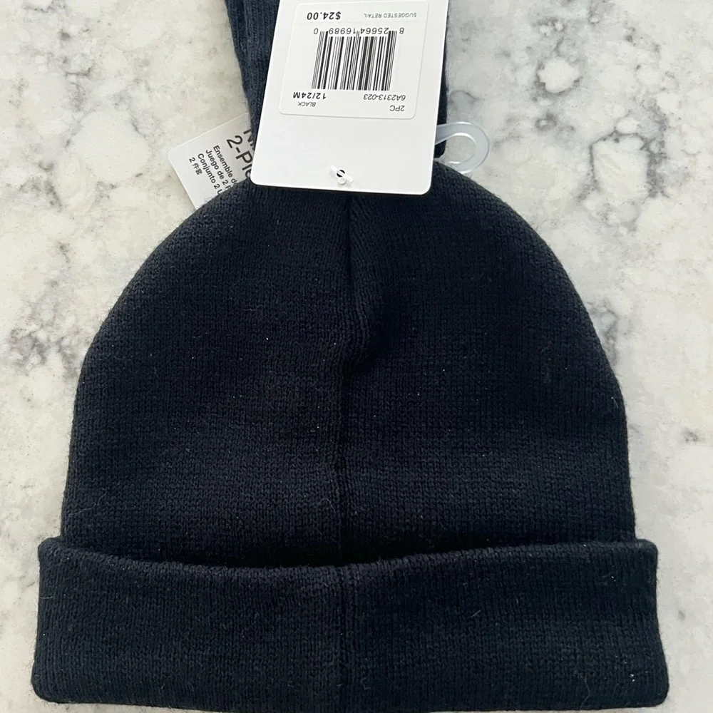 Nike infant cuffed Winter Hat And Mittens Size 12/24 months NWT